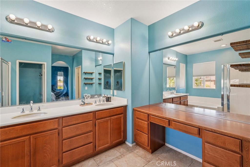 264 CLEOMELLA Court Hemet, CA 92543 - Photo 15 of 31 a bathroom with double vanity and a large mirror