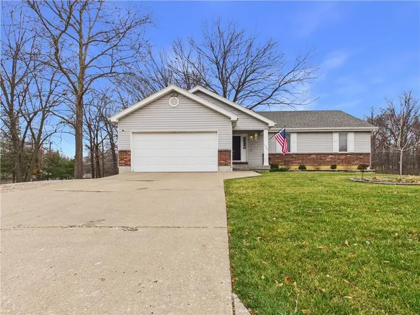 $350,000 | 1475 Grandview Drive, Warrensburg, MO 64093