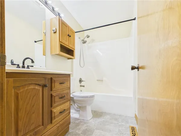 $345,000 | 1475 Grandview Drive, Warrensburg, MO 64093