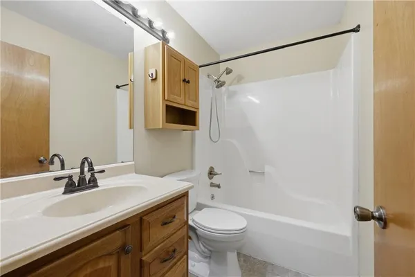 $339,000 | 1475 Grandview Drive, Warrensburg, MO 64093