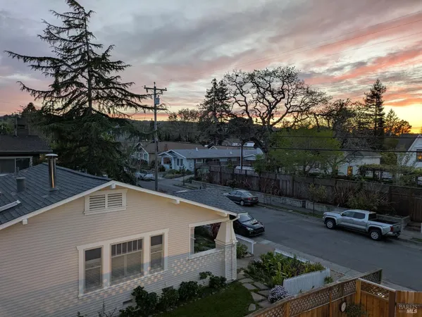 $2,200 | 400 6th Street, Unit 3, Petaluma, CA 94952