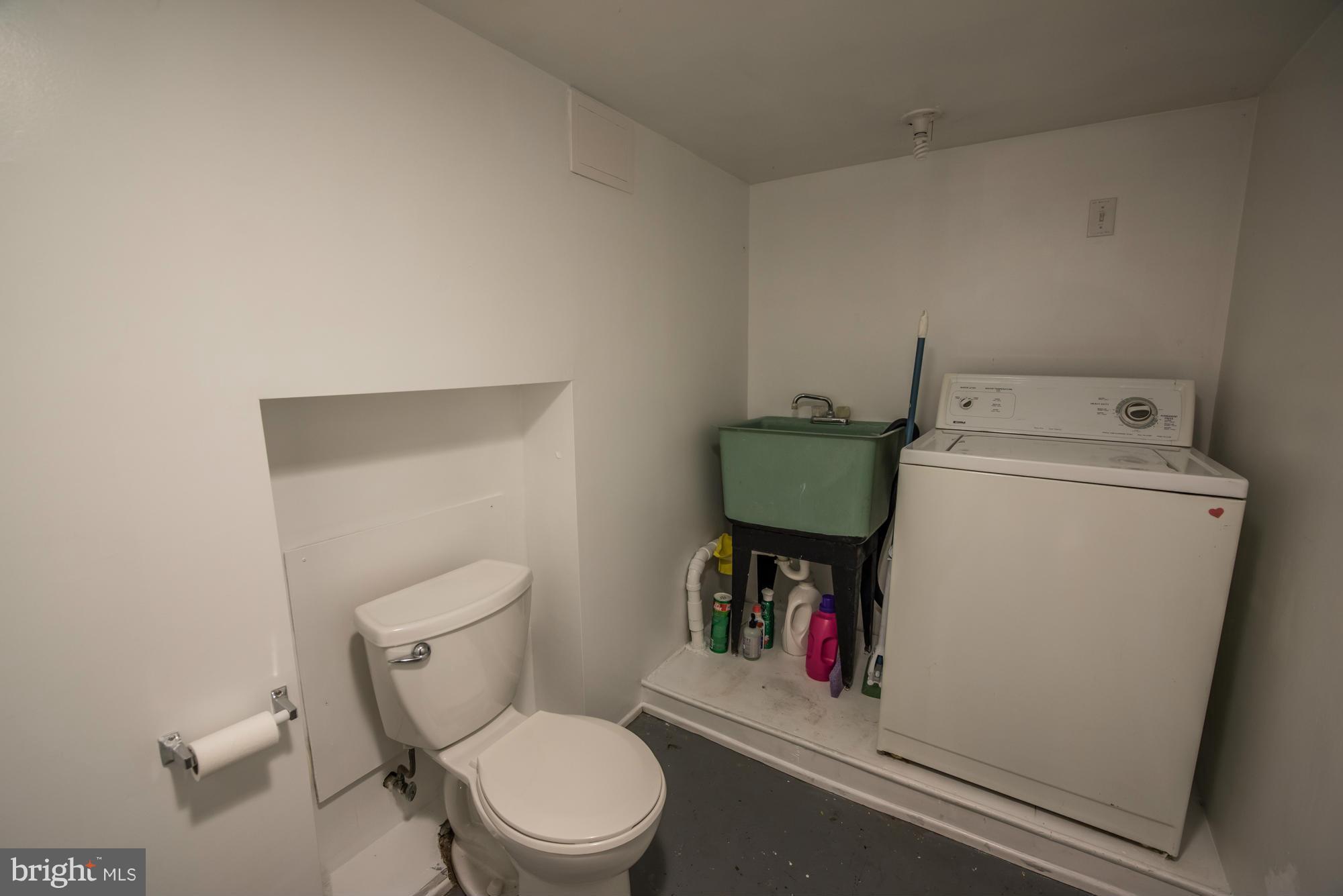 4313 Falls Road Baltimore, MD 21211 - Photo 16 of 18 Bath