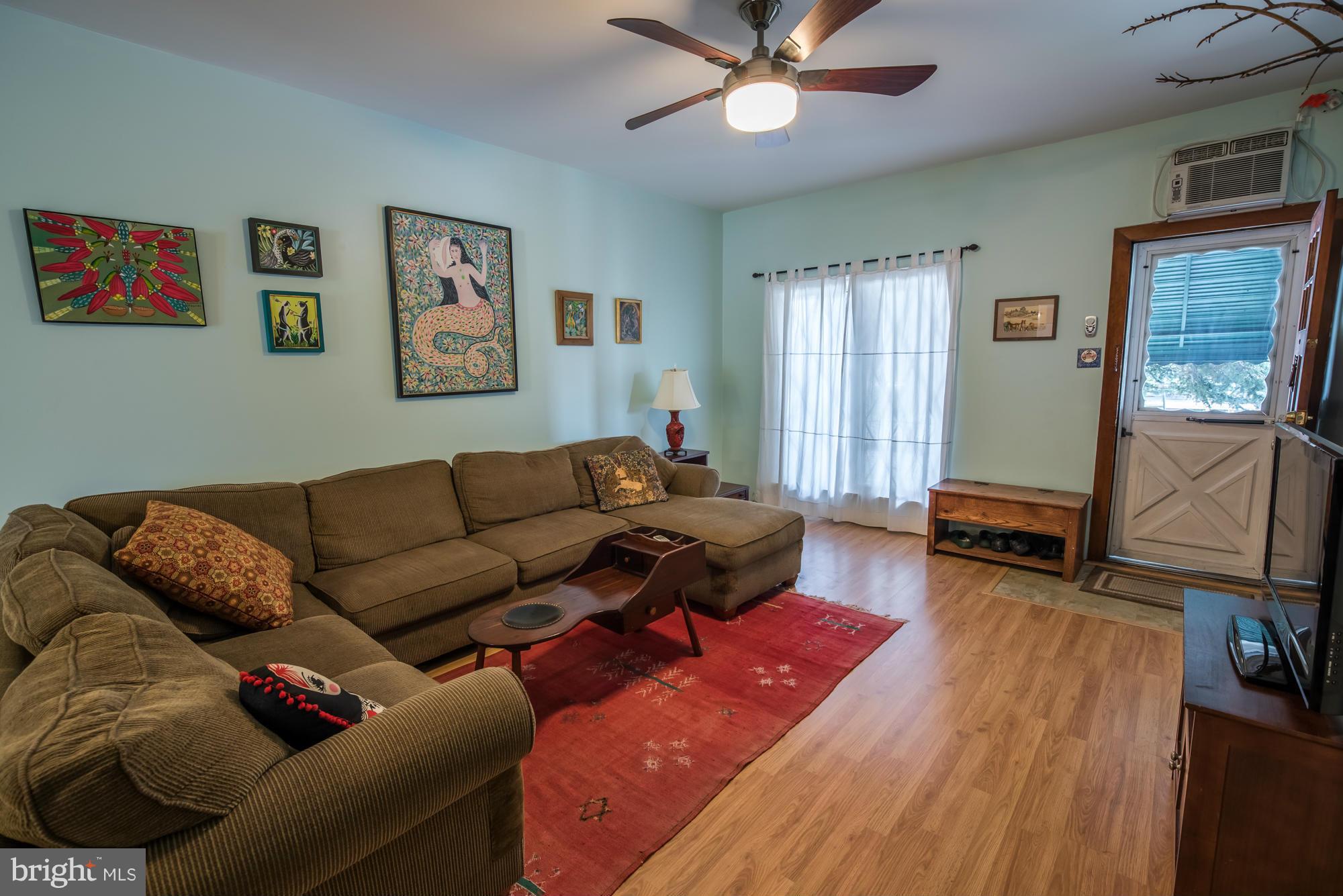4313 Falls Road Baltimore, MD 21211 - Photo 5 of 18 Living Room