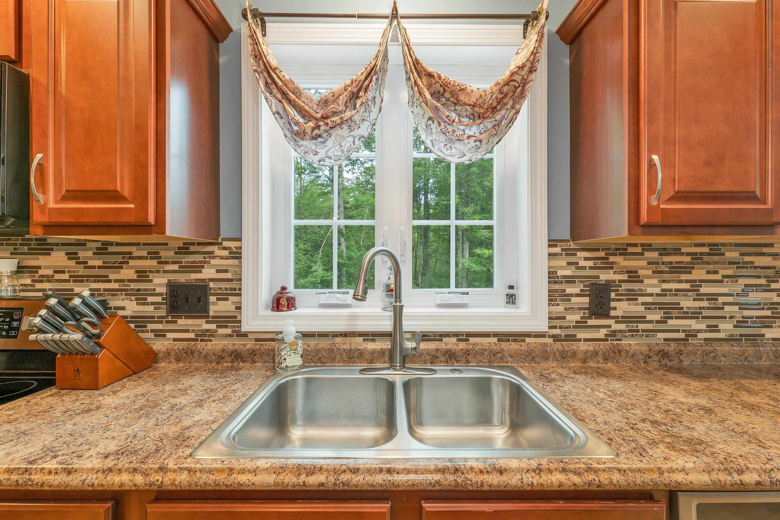142 Raymond Road Nottingham, NH 03290 - Photo 7 of 38
