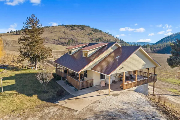 $900,000 | 2694 Bridgeman-Rettinger Road, Kettle Falls, WA 99141