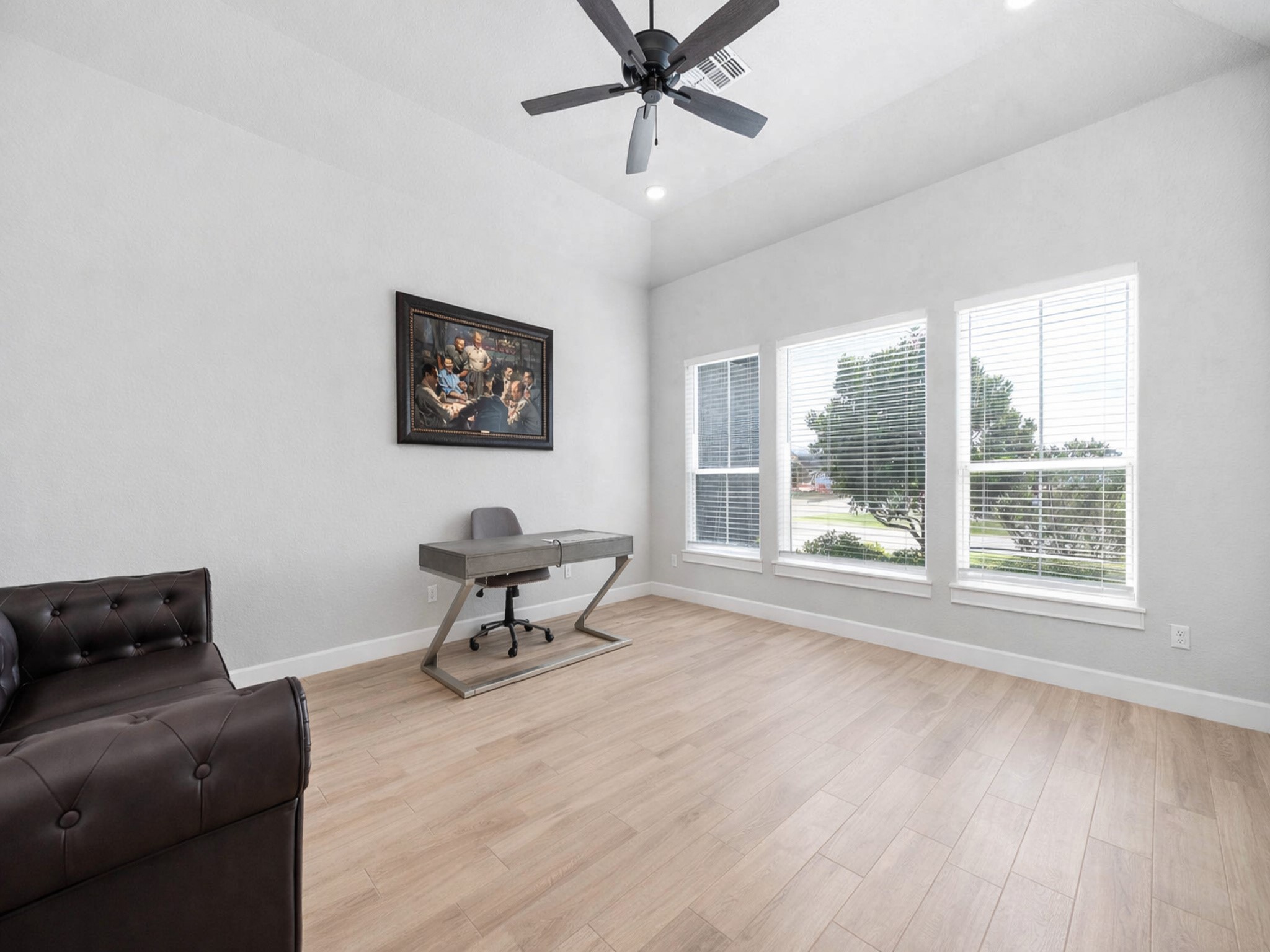 800 Greystone Lane Angleton, TX 77515 - Photo 6 of 49 Study w/Large Closet / Bedroom #3