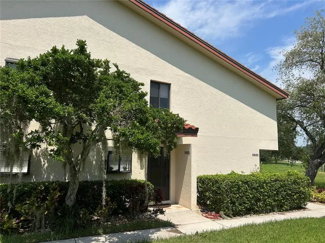 $1,950 | 5662 Gardens Drive, Unit 104, Sarasota, FL 34243