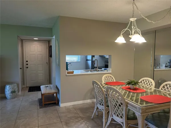 $1,950 | 5662 Gardens Drive, Unit 104, Sarasota, FL 34243