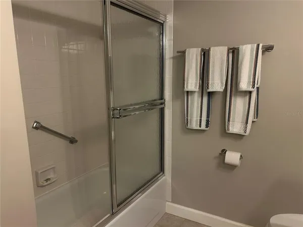 $1,950 | 5662 Gardens Drive, Unit 104, Sarasota, FL 34243