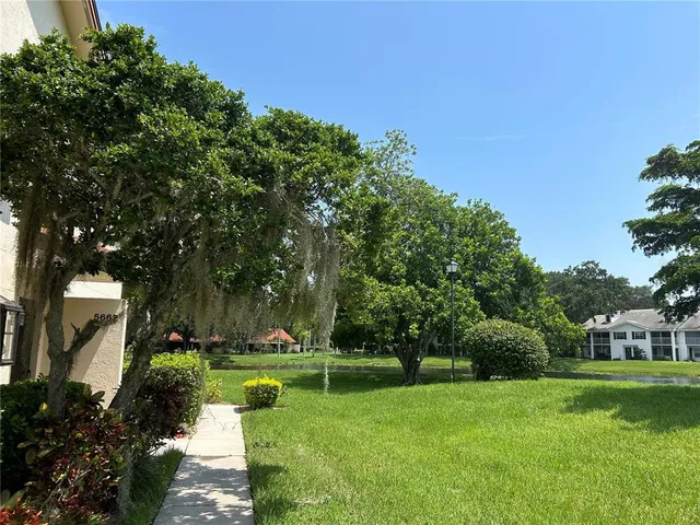 $1,950 | 5662 Gardens Drive, Unit 104, Sarasota, FL 34243