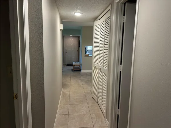 $1,950 | 5662 Gardens Drive, Unit 104, Sarasota, FL 34243