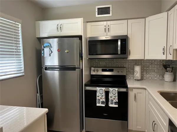$1,950 | 5662 Gardens Drive, Unit 104, Sarasota, FL 34243