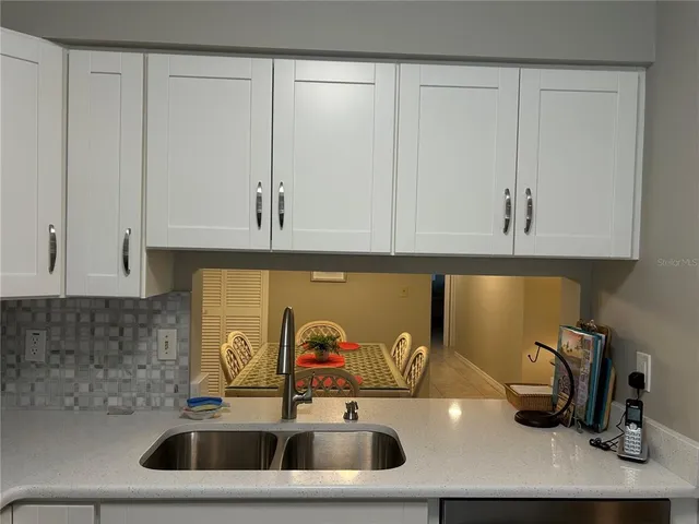 $1,950 | 5662 Gardens Drive, Unit 104, Sarasota, FL 34243