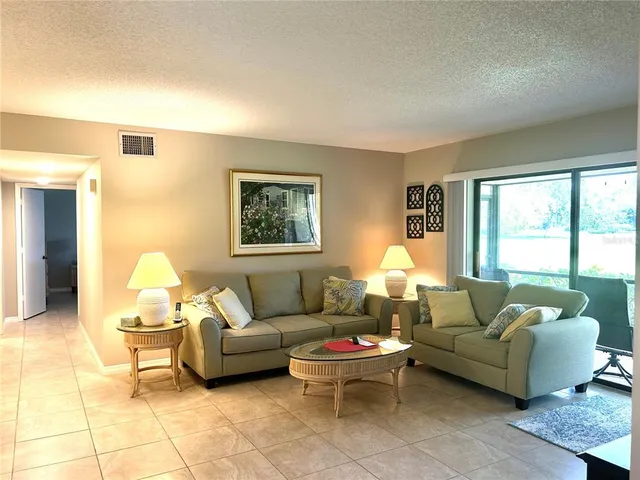 $1,950 | 5662 Gardens Drive, Unit 104, Sarasota, FL 34243