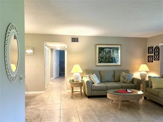 $1,950 | 5662 Gardens Drive, Unit 104, Sarasota, FL 34243