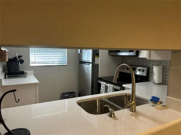 $1,950 | 5662 Gardens Drive, Unit 104, Sarasota, FL 34243