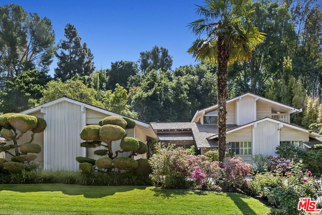 814 Leonard Road Los Angeles, CA 90049 - Photo 3 of 51 Gallery Image 3