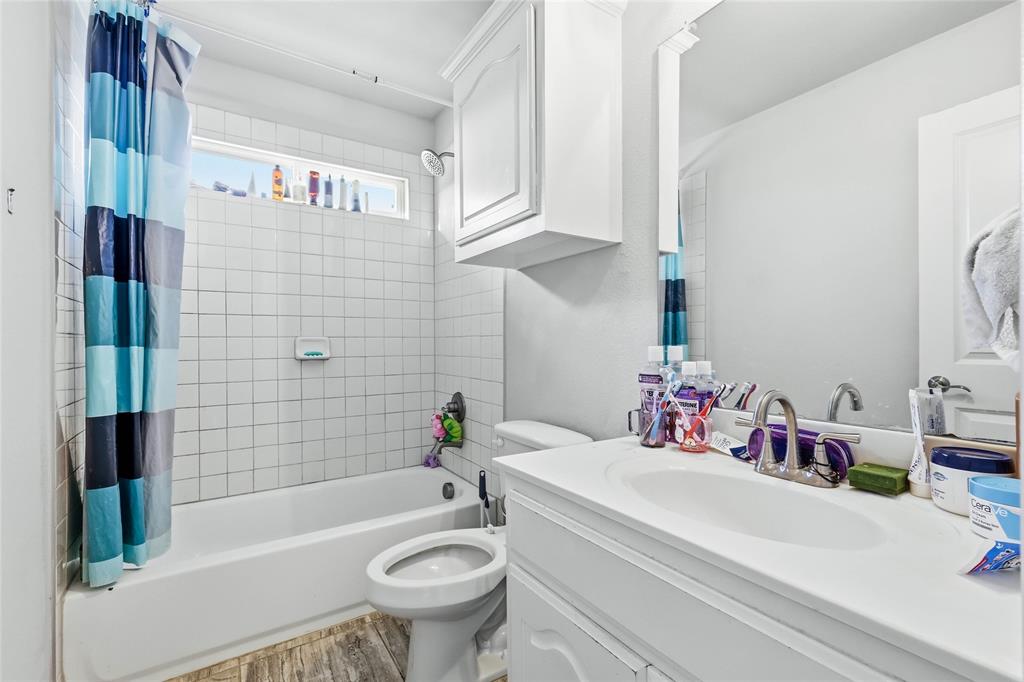 1315 Cascade Lane Forney, TX 75126 - Photo 26 of 36 a bathroom with a sink and a bathtub