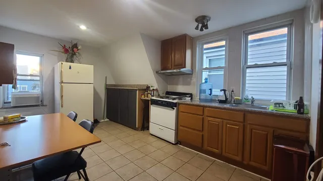 $1,600 | 42 49th Street, Unit 3R, Weehawken, NJ 07086