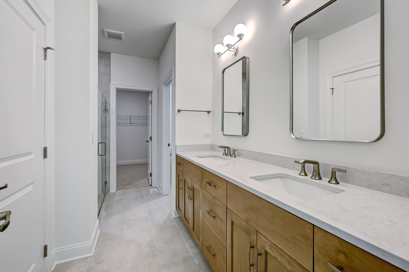 12260 Copper Ridge Drive, Unit 39 Lemont, IL 60439 - Photo 18 of 24 a bathroom with a double vanity sink mirror and