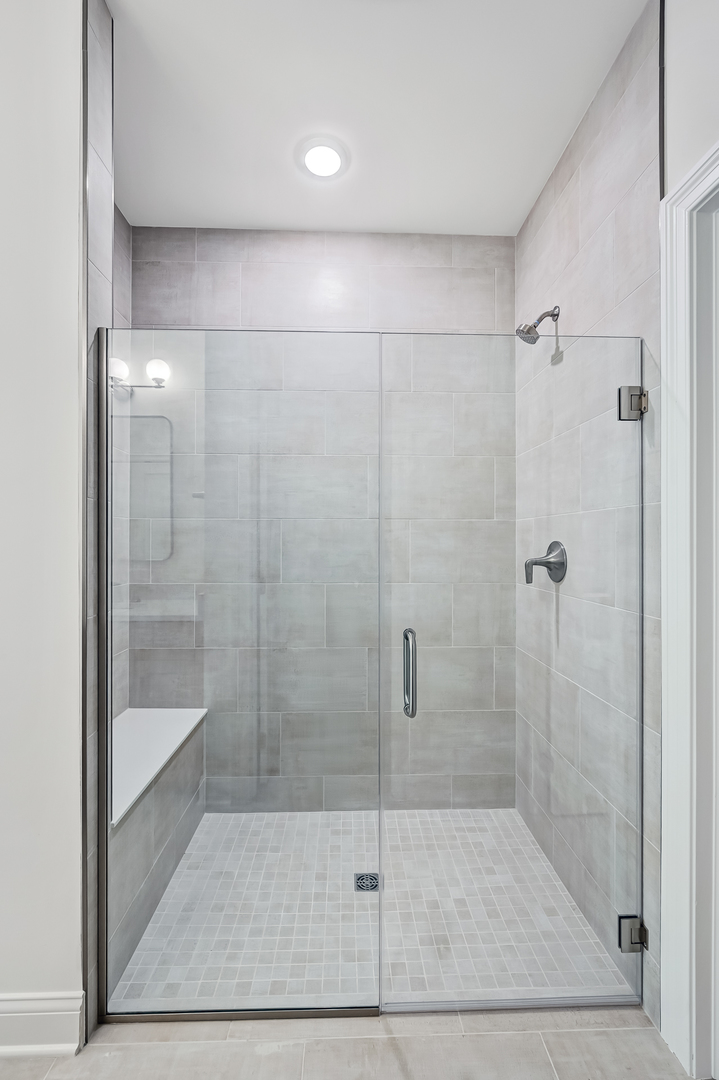 12260 Copper Ridge Drive, Unit 39 Lemont, IL 60439 - Photo 19 of 24 a bathroom with a shower