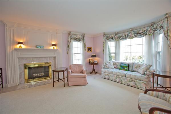 161 Forest Street Wellesley, MA 02481 - Photo 5 of 19