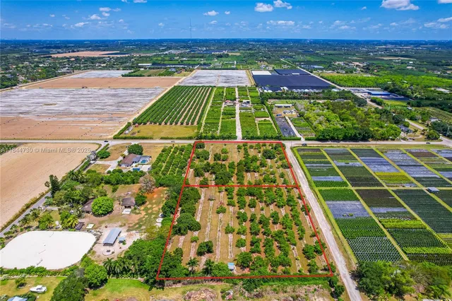 a view of a yard with an outdoor space