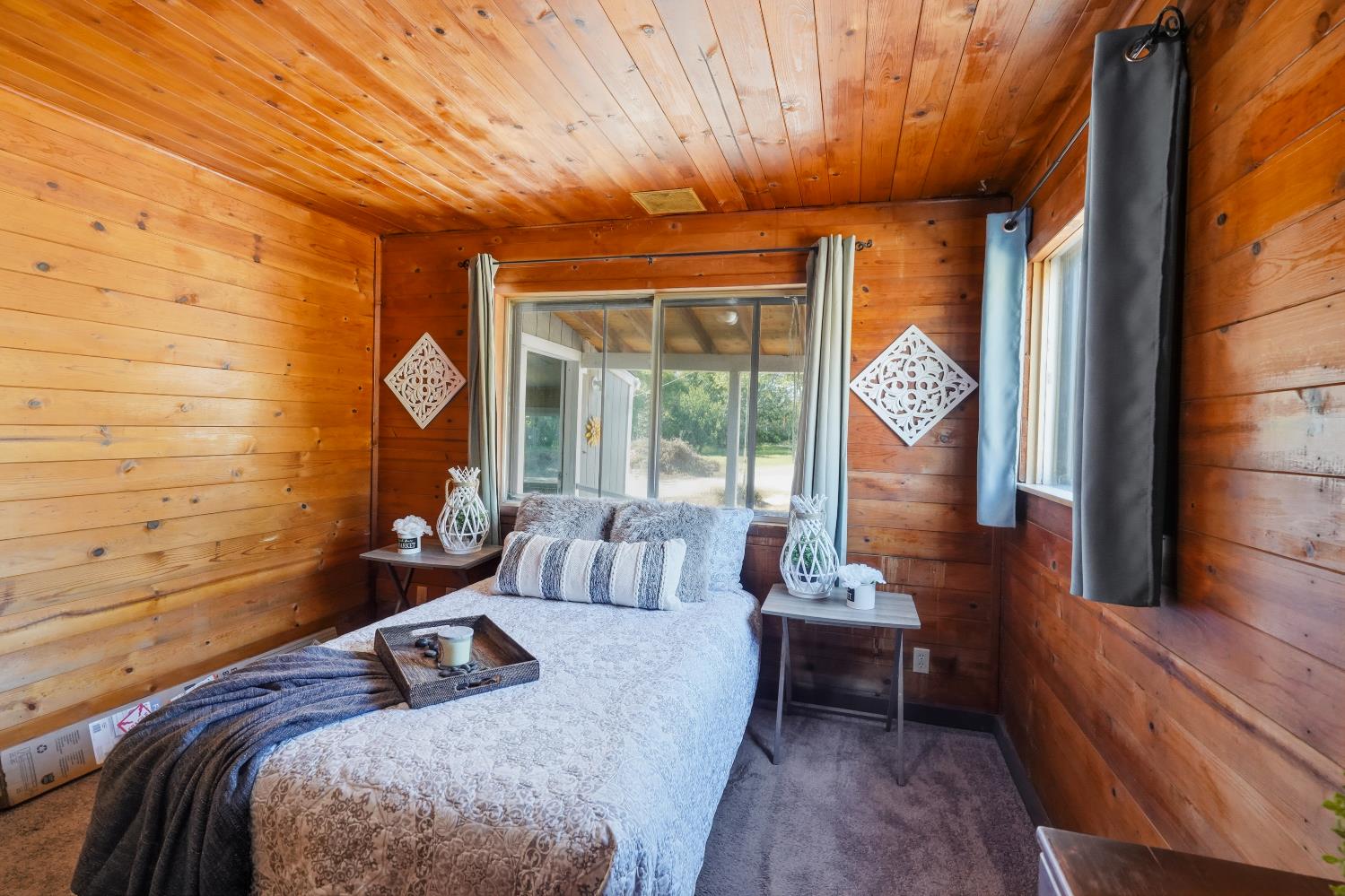 13351 Newtown Road Nevada City, CA 95959 - Photo 39 of 50 a bedroom with a bed and a potted plant