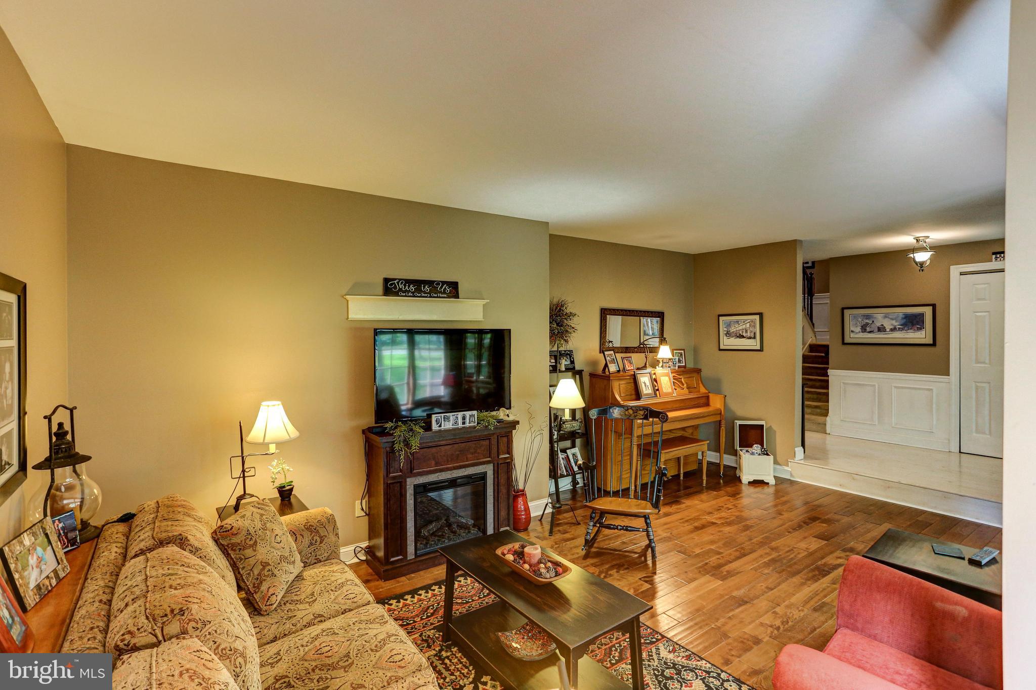 126 Cedar Hill Road Chalfont, PA 18914 - Photo 7 of 64 Living room