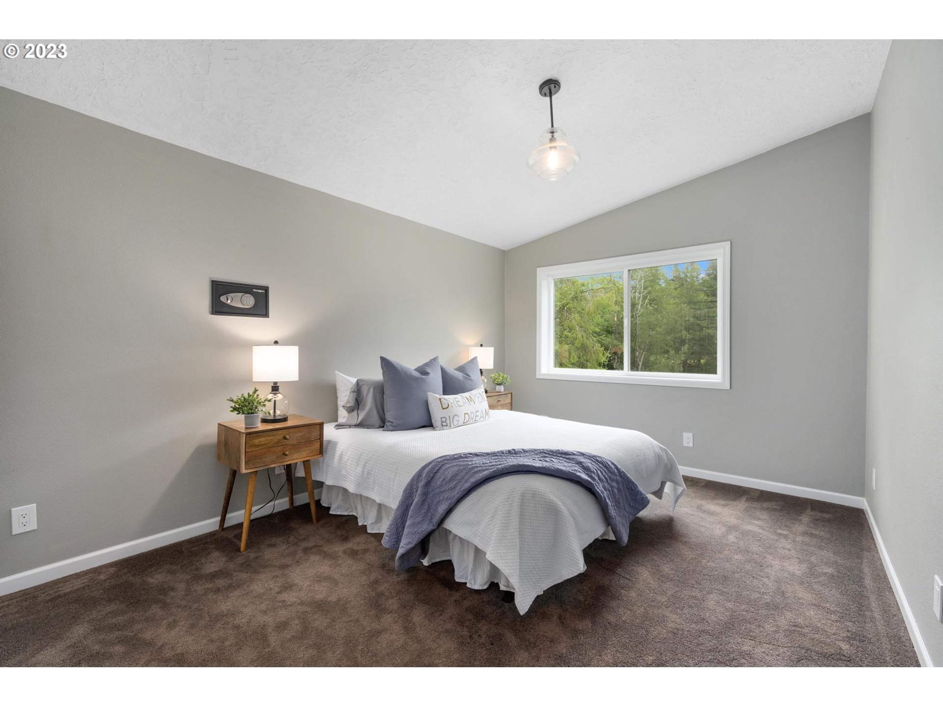 40798 Hillcrest Loop Astoria, OR 97103 - Photo 11 of 33 Bedroom, Primary