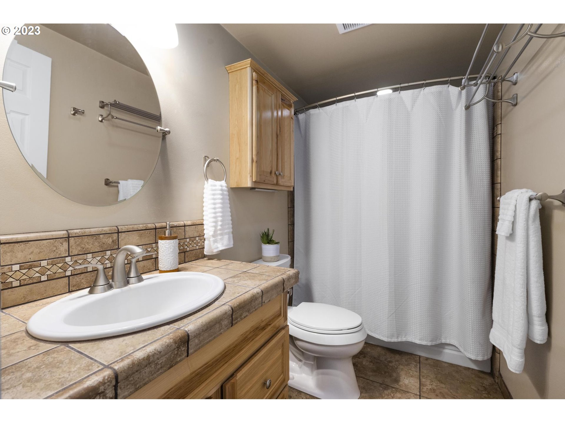 40798 Hillcrest Loop Astoria, OR 97103 - Photo 13 of 33 Bathroom