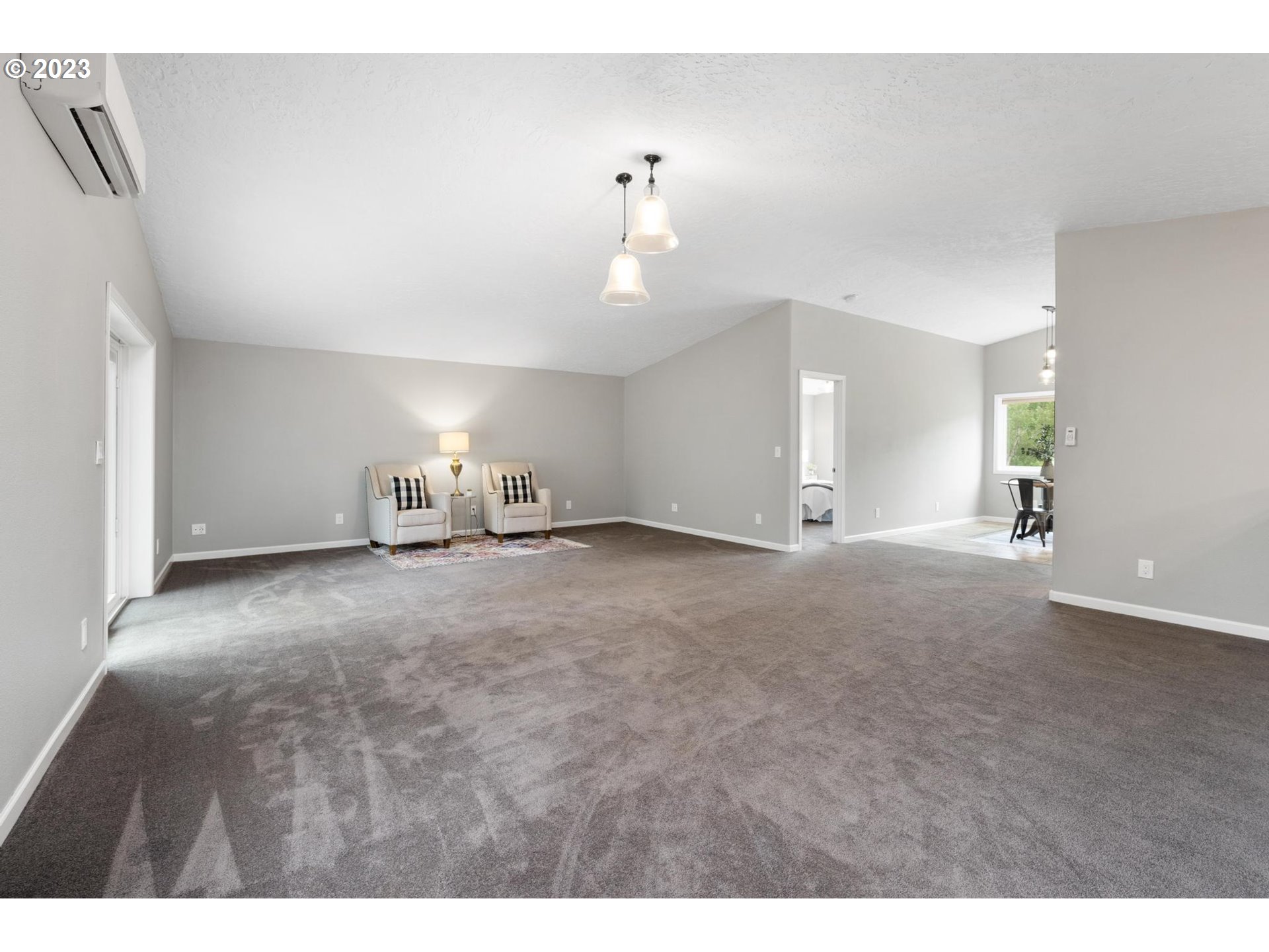 40798 Hillcrest Loop Astoria, OR 97103 - Photo 3 of 33 Living Room