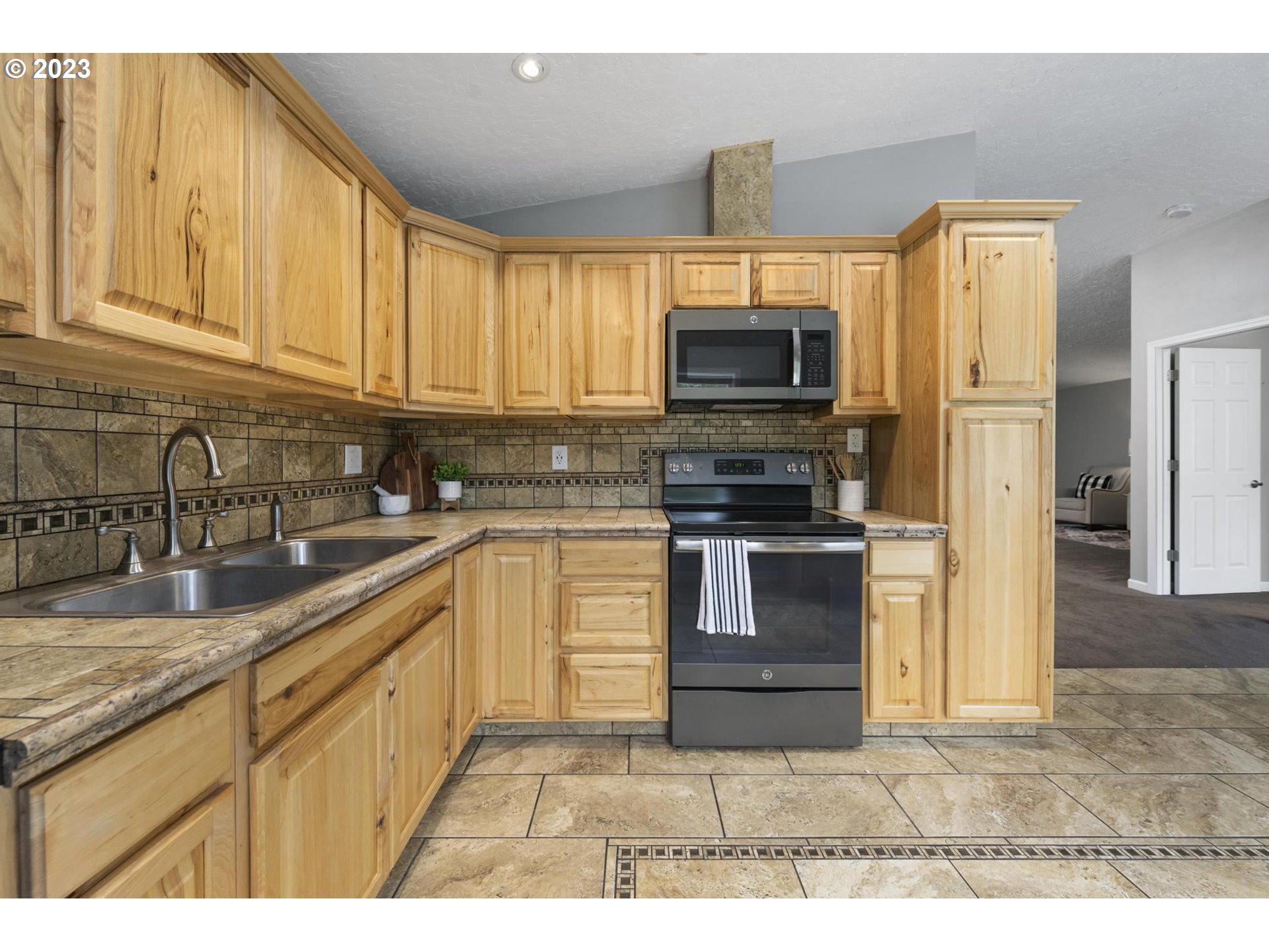 40798 Hillcrest Loop Astoria, OR 97103 - Photo 10 of 33 Kitchen