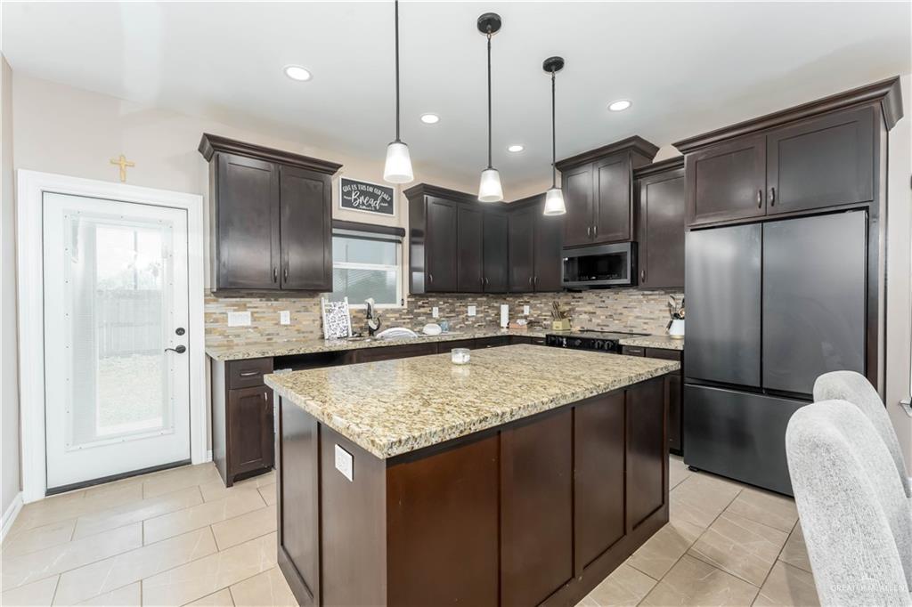 709 La Laguna Road Mission, TX 78572 - Photo 12 of 41