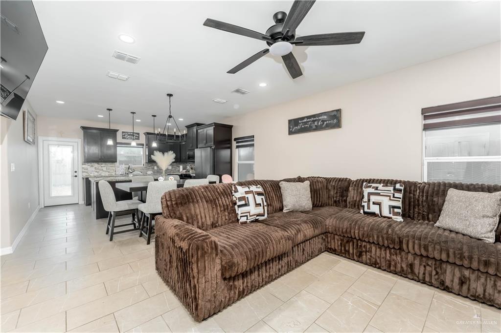 709 La Laguna Road Mission, TX 78572 - Photo 14 of 41