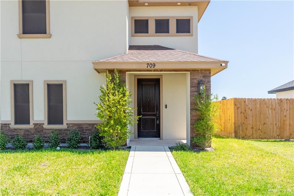 709 La Laguna Road Mission, TX 78572 - Photo 4 of 41