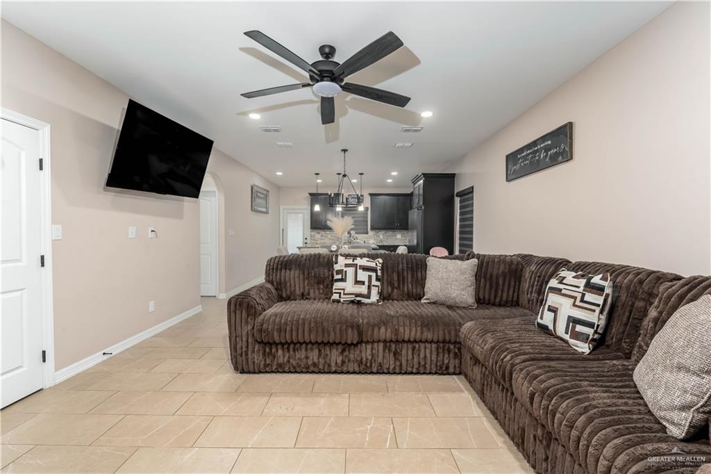 709 La Laguna Road Mission, TX 78572 - Photo 6 of 41