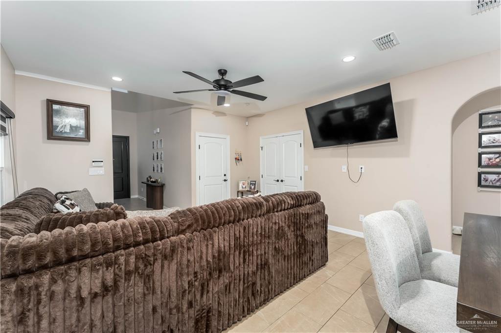 709 La Laguna Road Mission, TX 78572 - Photo 7 of 41