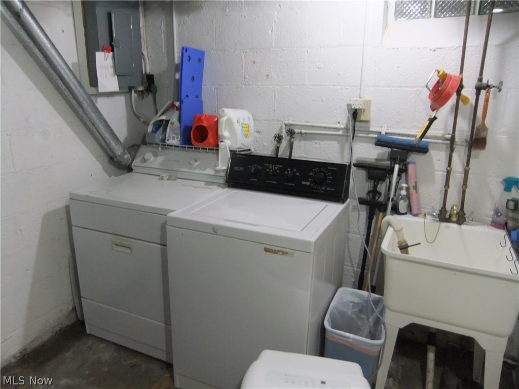 1329 Lander Road Cleveland, OH 44124 - Photo 27 of 32