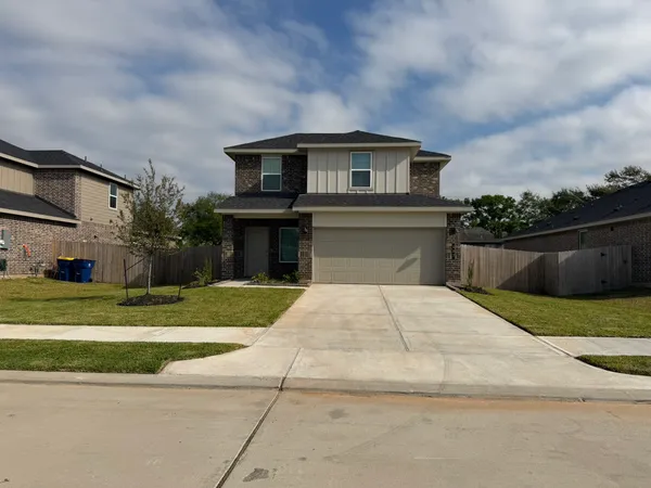 $2,650 | 407 Robin Court, Angleton, TX 77515