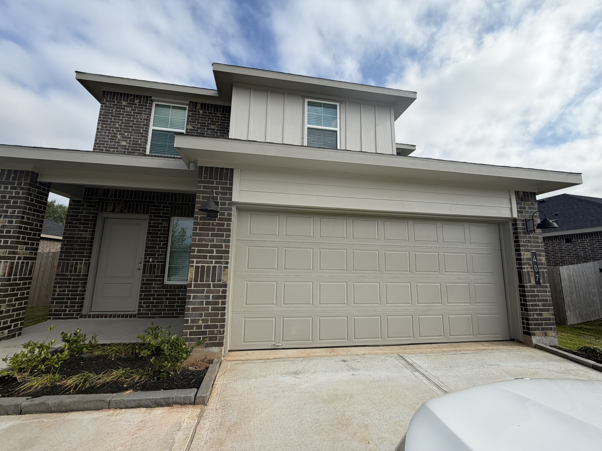 407 Robin Court Angleton, TX 77515 - Photo 2 of 43