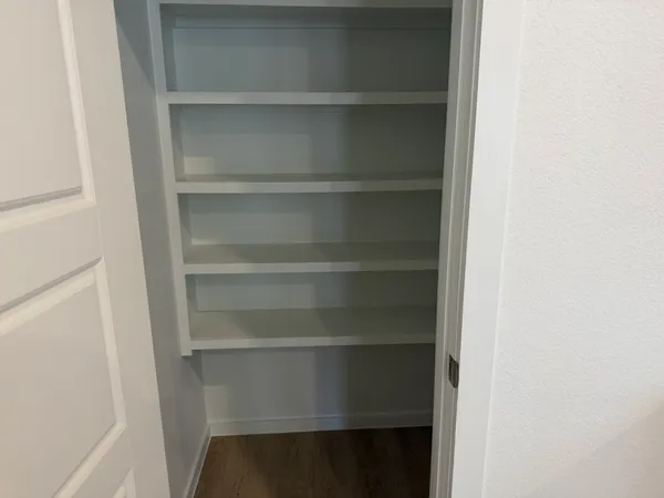 $2,650 | 407 Robin Court, Angleton, TX 77515