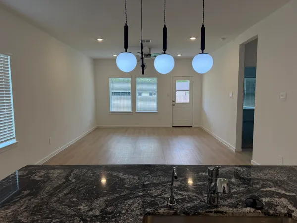$2,650 | 407 Robin Court, Angleton, TX 77515
