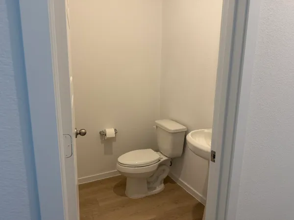$2,650 | 407 Robin Court, Angleton, TX 77515
