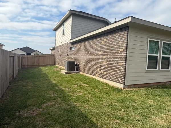 $2,650 | 407 Robin Court, Angleton, TX 77515