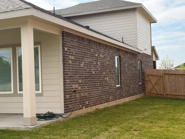 $2,650 | 407 Robin Court, Angleton, TX 77515