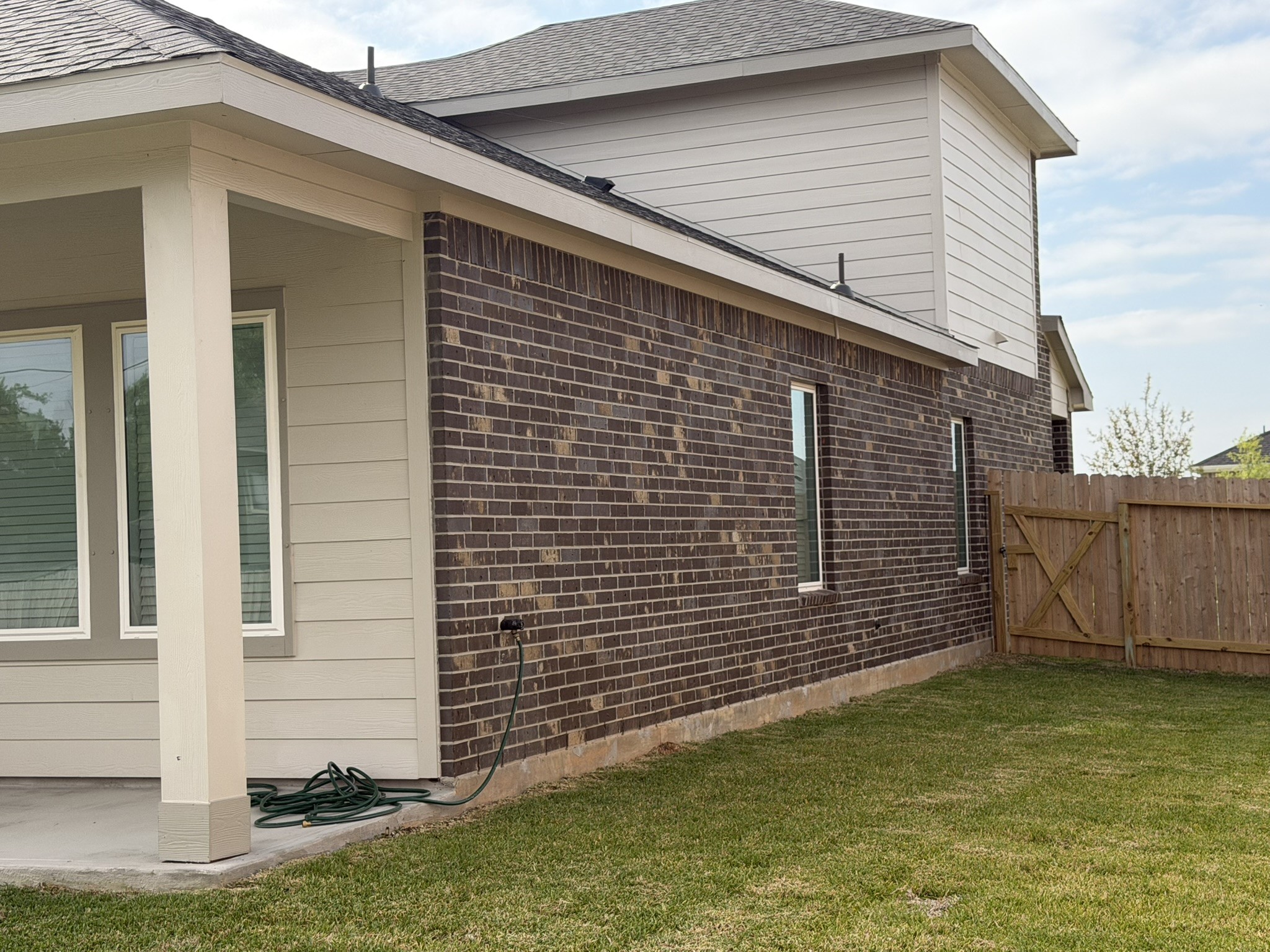 407 Robin Court Angleton, TX 77515 - Photo 8 of 43