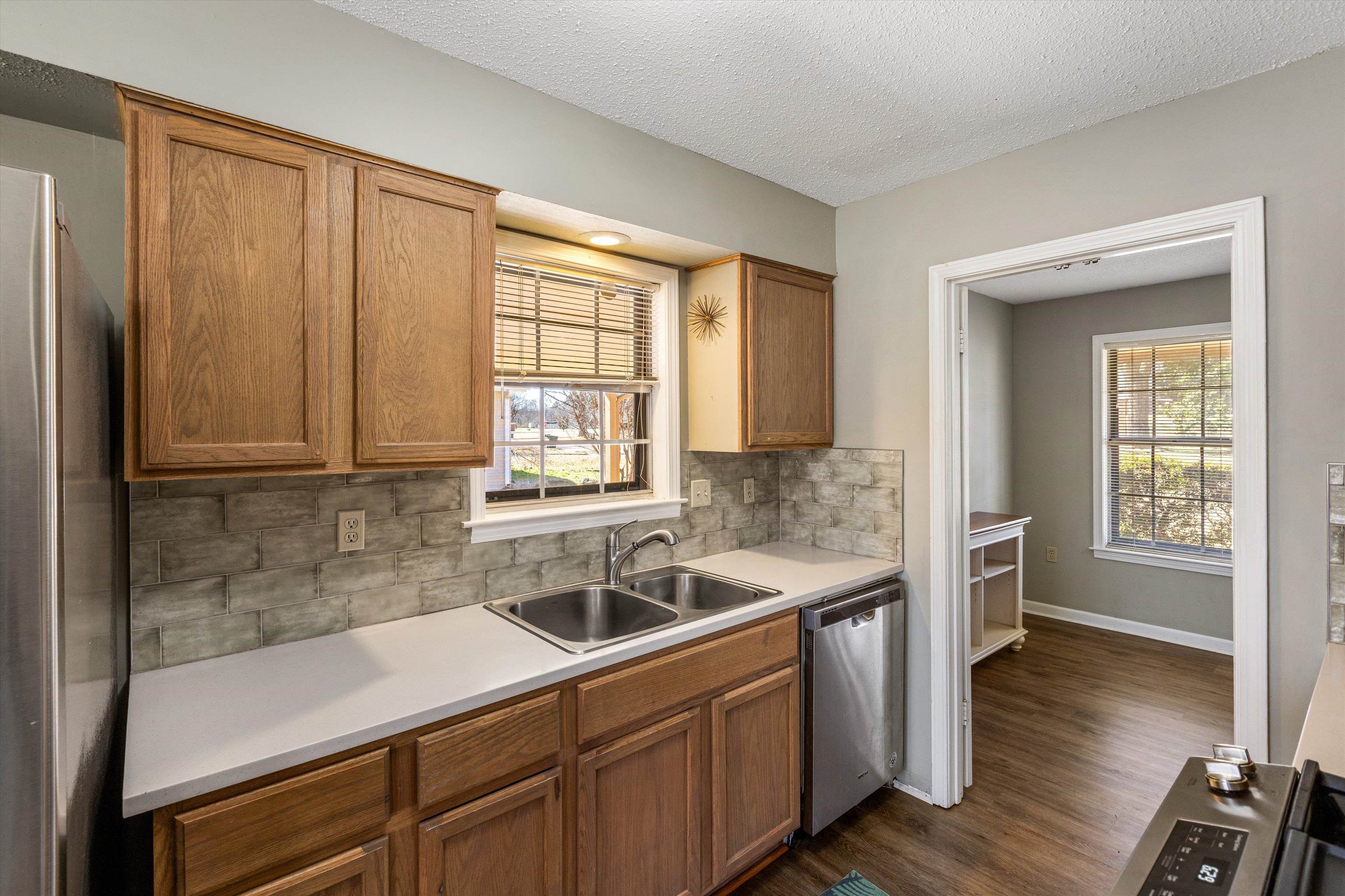 3876 Luther Road Bartlett, TN 38135 - Photo 4 of 20 a kitchen that has a sink and a stove in it