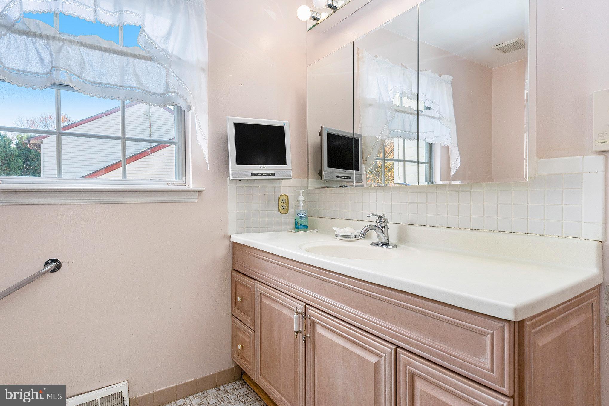 1212 Stevens Road Philadelphia, PA 19116 - Photo 25 of 35 Gallery Image 25