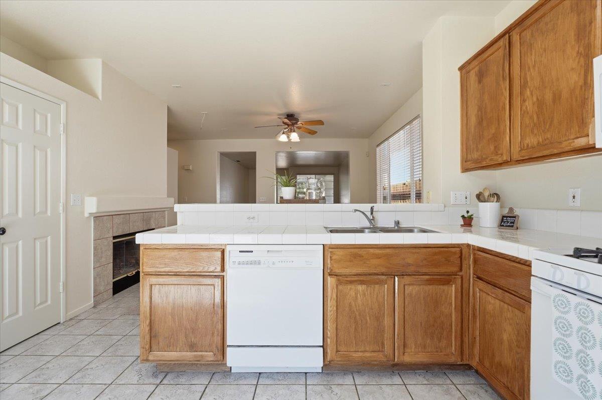 6820 Ranch House Way Citrus Heights, CA 95621 - Photo 17 of 34
